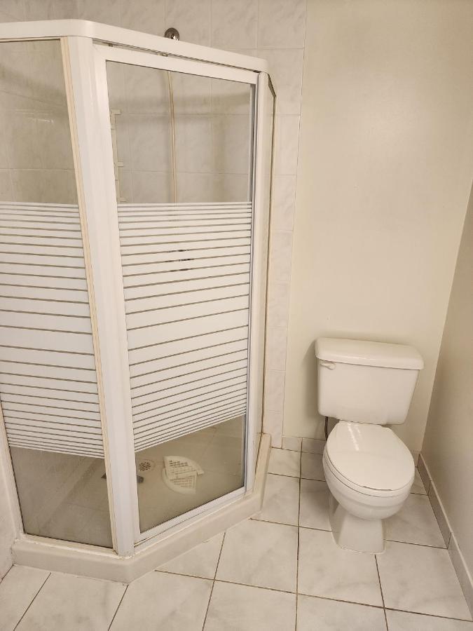 Economical Homestay Burnaby Dış mekan fotoğraf